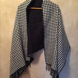 Houndstooth Wrap